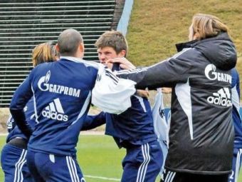 
	Inca o BATAIE in Germania intre colegi de echipa! Dupa Ribery si Robben, a venit randul lui Huntelaar! SCANDALUL care a avut loc sub ochii lui Marica:
