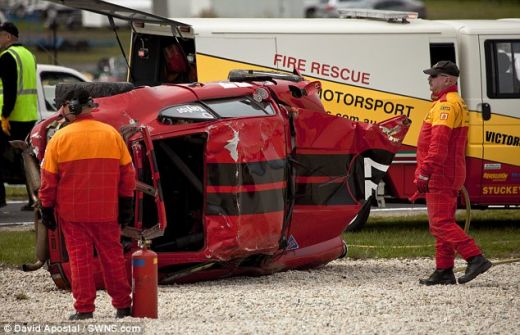 VIDEO Cea mai sigura masina din lume? Accident INCREDIBIL! Un Porsche a zburat pur si simplu de pe pista iar soferul n-a patit NIMIC!_5