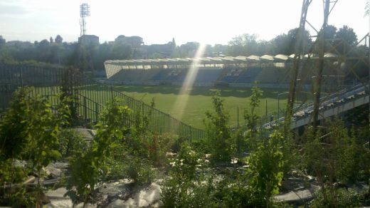 Parcul cu bastani! Stadionul Cotroceni e mancat de rugina si serpi, nocturna "abia se vede" printre palatele din jur! SUPERFOTO_1