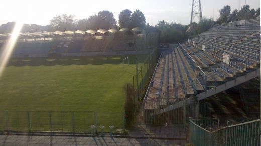 Parcul cu bastani! Stadionul Cotroceni e mancat de rugina si serpi, nocturna "abia se vede" printre palatele din jur! SUPERFOTO_15