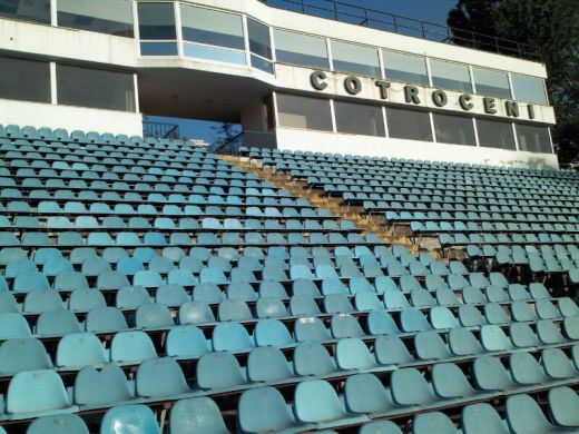 Parcul cu bastani! Stadionul Cotroceni e mancat de rugina si serpi, nocturna "abia se vede" printre palatele din jur! SUPERFOTO_23