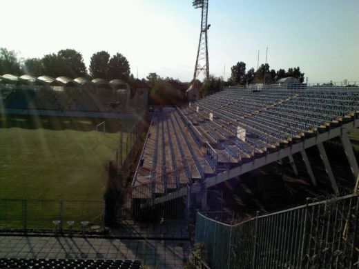 Parcul cu bastani! Stadionul Cotroceni e mancat de rugina si serpi, nocturna "abia se vede" printre palatele din jur! SUPERFOTO_26