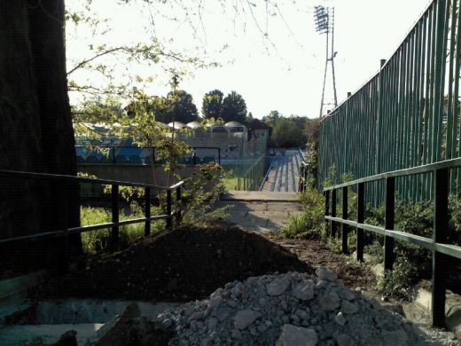 Parcul cu bastani! Stadionul Cotroceni e mancat de rugina si serpi, nocturna "abia se vede" printre palatele din jur! SUPERFOTO_28