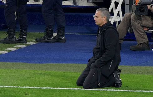 GENIAL! Un fost antrenor al Stelei anunta ca Mourinho l-a copiat fara rusine! "Nici macar nu e original cand sta in genunchi pe teren"_3