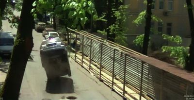 
	VIDEO: Alarma de gradul &quot;0&quot;! O masina a fost aruncata in aer chiar langa satul olimpic!
