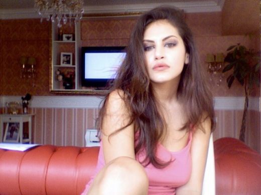 FOTO: Un stelist se iubeste cu Angelina Jolie de Romania! Vezi aici super imagini cu bruneta sexy a lui Radut_4