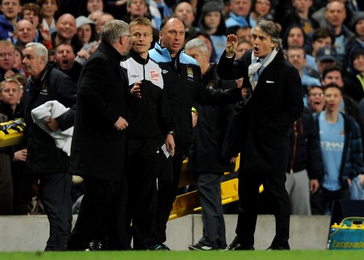 SCANDAL la City - United! Alex Ferguson a sarit la gatul lui Mancini: "Ce faci, ma? Tu arbitrezi meciul? De ce erau aproape sa se ia la bataie:_5