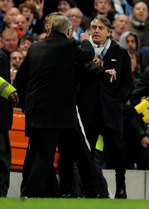 SCANDAL la City - United! Alex Ferguson a sarit la gatul lui Mancini: "Ce faci, ma? Tu arbitrezi meciul? De ce erau aproape sa se ia la bataie:_7