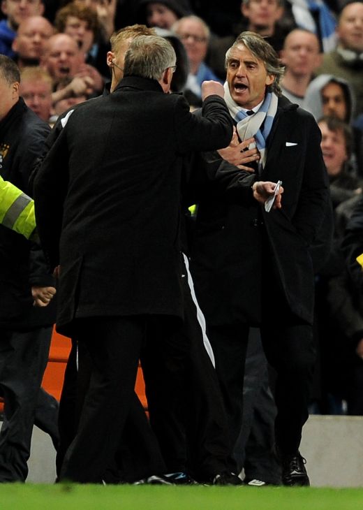 SCANDAL la City - United! Alex Ferguson a sarit la gatul lui Mancini: "Ce faci, ma? Tu arbitrezi meciul? De ce erau aproape sa se ia la bataie:_8