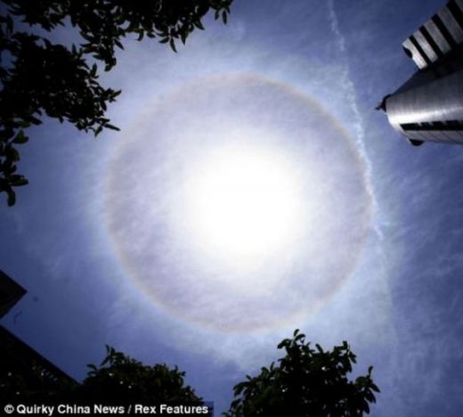 FOTO: Fenomen OPTIC incredibil aparut pe cerul Chinei! Nu o sa ghicesti niciodata ce prevesteste!_1