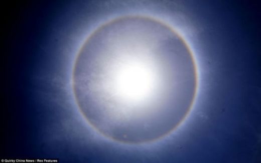 FOTO: Fenomen OPTIC incredibil aparut pe cerul Chinei! Nu o sa ghicesti niciodata ce prevesteste!_3