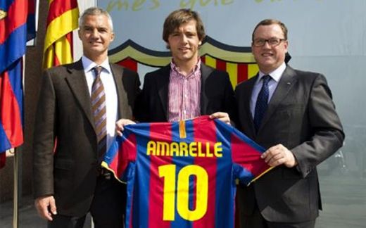 
	FOTO! Amarelle este noul antrenor al Barcelonei! Cine este anonimul cu numar 10 prezentat oficial astazi
