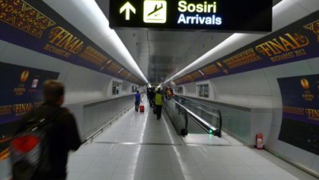 
	Spaniolii sunt indignati: aeroportul Otopeni nu face fata avioanelor care trebuie sa aterizeze in Romania! Zborurile au fost date peste cap!!!
