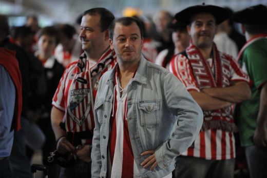 FOTO: Imaginile disperarii! Suporterii basci sunt BLOCATI pe aeroportul din Bilbao! Otopeni, trafic RECORD! Ce zic sefii aeroportului:_7