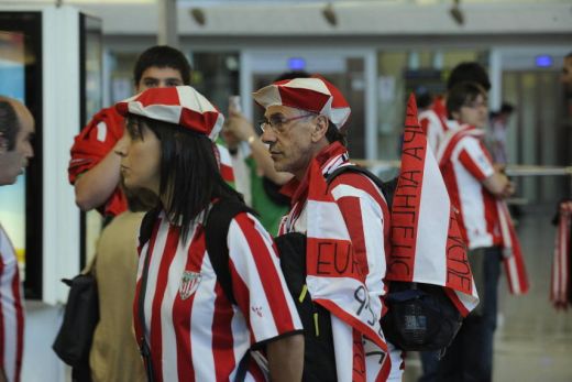 FOTO: Imaginile disperarii! Suporterii basci sunt BLOCATI pe aeroportul din Bilbao! Otopeni, trafic RECORD! Ce zic sefii aeroportului:_10