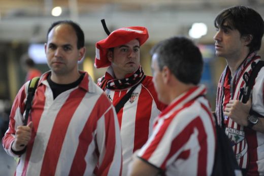FOTO: Imaginile disperarii! Suporterii basci sunt BLOCATI pe aeroportul din Bilbao! Otopeni, trafic RECORD! Ce zic sefii aeroportului:_5