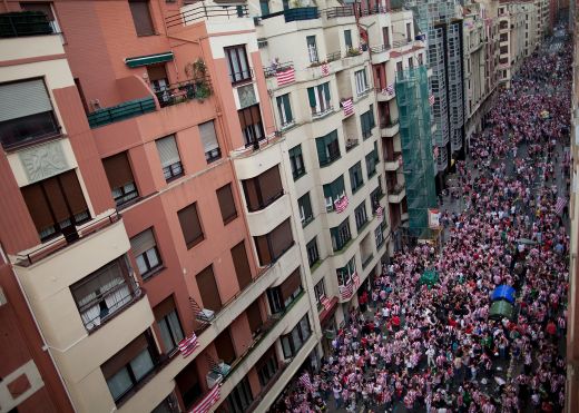 SENZATIONAL! 40.000 de basci s-au inghesuit sa vada finala Europa League pe San Mames! Imagini superbe de la Bilbao:_1