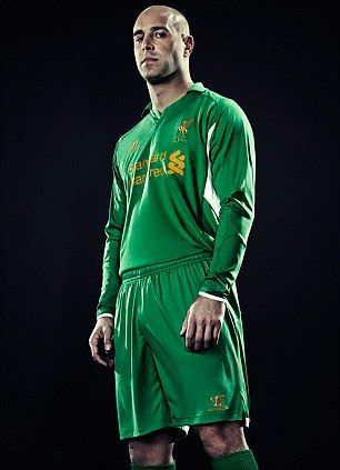 FOTO: Liverpool vrea sa redevina un GIGANT! Site-ul clubului a picat dupa lansarea noului echipament! Cum arata tricoul care va ajunge la 1 milion de oameni:_2