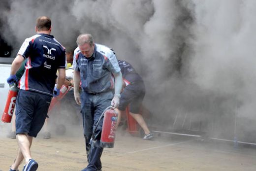 POZA ZILEI! Explozie in garajul celor de la Williams la finalul cursei de la Barcelona! Vezi ce a mai ramas dintr-o super masina de 2 mil. de dolari_1