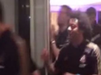 
	VIDEO: Higuain se crede SuperMan! Cum a incercat sa treaca printr-o usa transparenta in Kuweit :))
