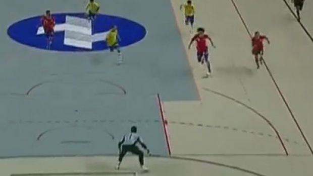 
	VIDEO FENOMENAL! Nici Ronaldinho nu s-a gandit vreodata sa faca asta! Vezi un golazo din RABONA dupa un dribling senzational:
