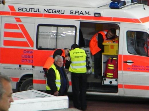 Moment SOCANT la U Cluj - CFR! O petarda i-a explodat in fata unui steward! FOTO_4
