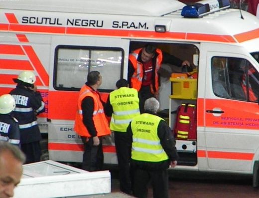 Moment SOCANT la U Cluj - CFR! O petarda i-a explodat in fata unui steward! FOTO_5