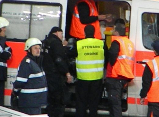 Moment SOCANT la U Cluj - CFR! O petarda i-a explodat in fata unui steward! FOTO_6