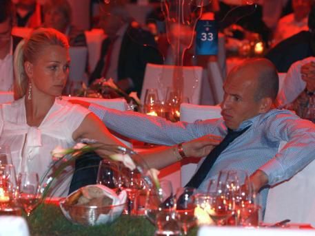 FOTO Robben, certat de NEVASTA dupa meciul cu Chelsea! Cum arata imaginea DISPERARII la Bayern, dupa a doua finala pierduta!_3