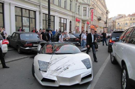 A facut praf un Lamborghini de sute de mii de euro! Cum a provocat un accident imens din cauza unei manevre nebune:_1