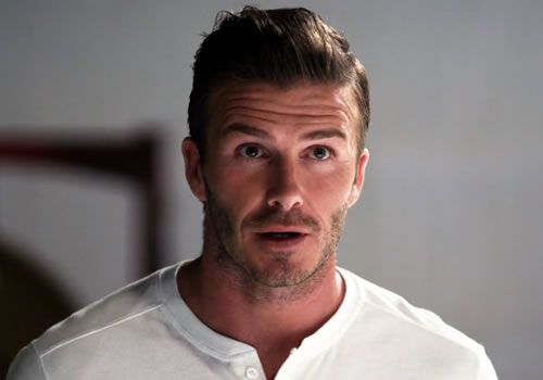 
	Inca o premiera pentru Beckham! Maestrul loviturilor libere a mai comis una: a facut show intr-un &quot;meci&quot; la care doar femeile se uita: FOTO

