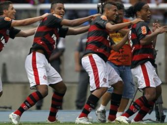 
	Ronaldinho, BEAT o zi intreaga dupa ce a scapat de Flamengo! Petrecere de 20 de milioane de euro care a tinut 24 de ore: &quot;Erau 5 femei la fiecare barbat!&quot;
