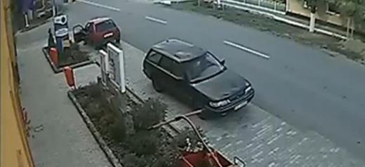 motor accident imprastiat pe asfalt perete Video