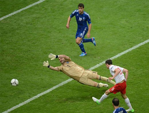 Meci nebun, atmosfera infernala: Polonia 1-1 Grecia! Doua eliminari, un penalty ratat! Lewandowski a inscris primul gol de la Euro!_5