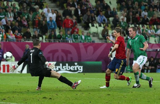 Spania 4-0 Irlanda! 20.000 de fani irlandezi isi insotesc echipa acasa dupa dubla lui Torres! Vezi situatia in Grupa C: VIDEO 3D!_6
