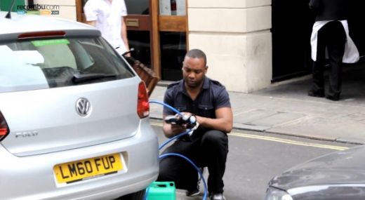 experiment englezi furt benzina Londra strada
