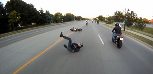 motociclist cade cazatura motor smecher