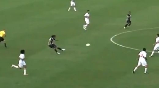 
	Ronaldinho joaca iar fotbal si e GENIAL! VIDEO Primul meci dupa ce a plecat in LACRIMI de la Flamengo
