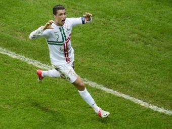 
	Lusitanii, la picioarele lui Ronaldo! Starul Realului nu-si mai revine de bucurie! Replica AROGANTA a lui Ronaldo dupa ce a calificat Portugalia in semifinale:
