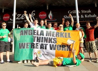 EUROBLOG, ZIUA 15 | Ei sunt adevaratii campioni: suporterii irlandezi si-au vandut un steag de la Euro cu 20.000 €!_23