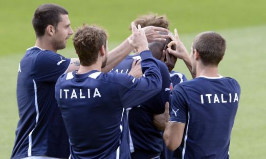 Imagini SENZATIONALE de la antrenamentul Italiei! Balotelli e adevaratul BUFFON din echipa!_1
