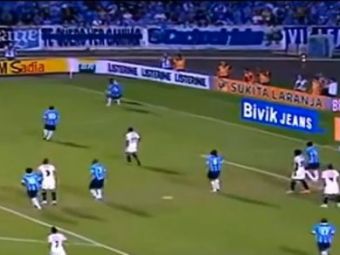 
	VIDEO! Ronaldinho a ramas masca! Urmasul lui a reusit o faza GENIALA! Cum a umilit doi adversari:

