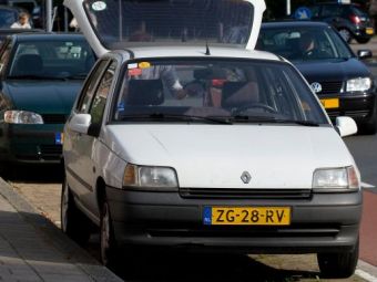 
	VIDEO oficial cu noul Renault Clio! Uite cum s-a transformat dupa 22 de ani! Consuma 3,2 la suta!
