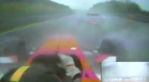 
	VIDEO: Schumacher e mic copil !Manevra divina prin care un pilot a pacalit moartea la 250 la ora!
