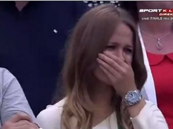
	VIDEO! Momente UNICE la Wimbledon! Mii de oameni au plans odata cu scotianul Andy Murray! &quot;Mi-e foarte greu sa ma uit spre voi!&quot; Vezi imagini emotionante!
