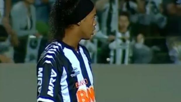 
	VIDEO! Ronaldinho e din nou ZEU in Brazilia! Transferul de la Flamengo i-a salvat cariera! Faza la care o fosta legenda de la Milan a fost UMILITA:

