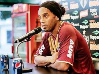 
	CE GAFA! Ronaldinho isi da palme cand se gandeste cat de PROST a fost! Tampenia care il costa o avere:

