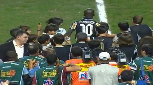 
	VIDEO INCREDIBIL! Zeul Seedorf a fost SUFOCAT la vestiare! TOATE fazele pe care le-a facut la debutul in Brazilia!
