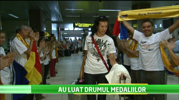 Olimpicii Romaniei promit sa se intoarca cu bagajele pline de medalii! Viorica Susanu si-a pictat drapelul pe unghii: 