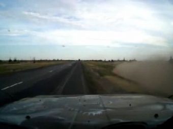 
	VIDEO: Asta este cel mai ciudat si neasteptat vehicul care te poate depasi pe o&nbsp;sosea din Rusia!
